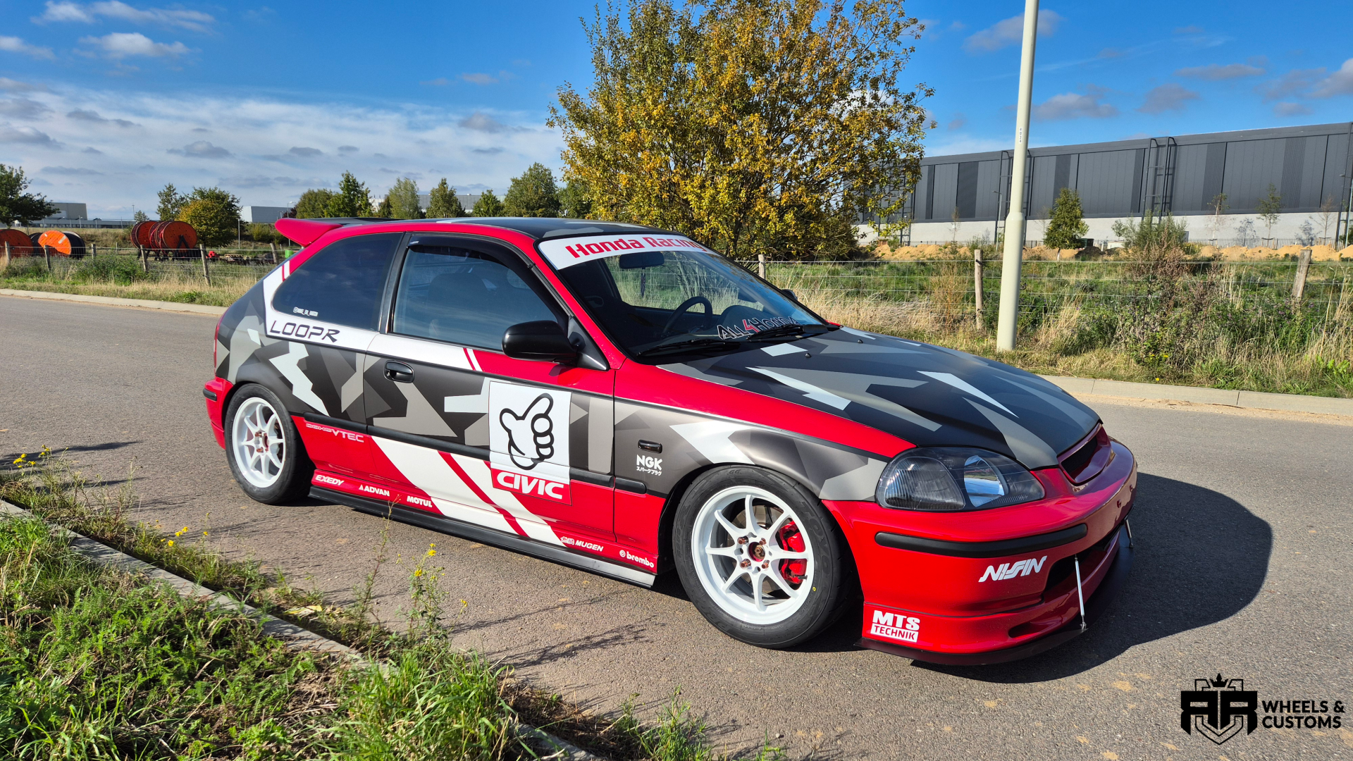 Honda Civic EK voorzien van Japan Racing JR5 velgen in 15 inch x 7J ET35 4x100 Matt White