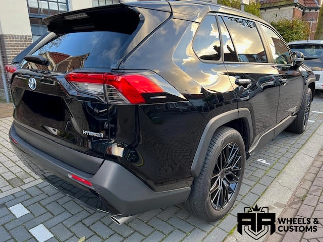 Toyota Rav4 - Japan Racing JR38 Black Machined Tinted Face 
