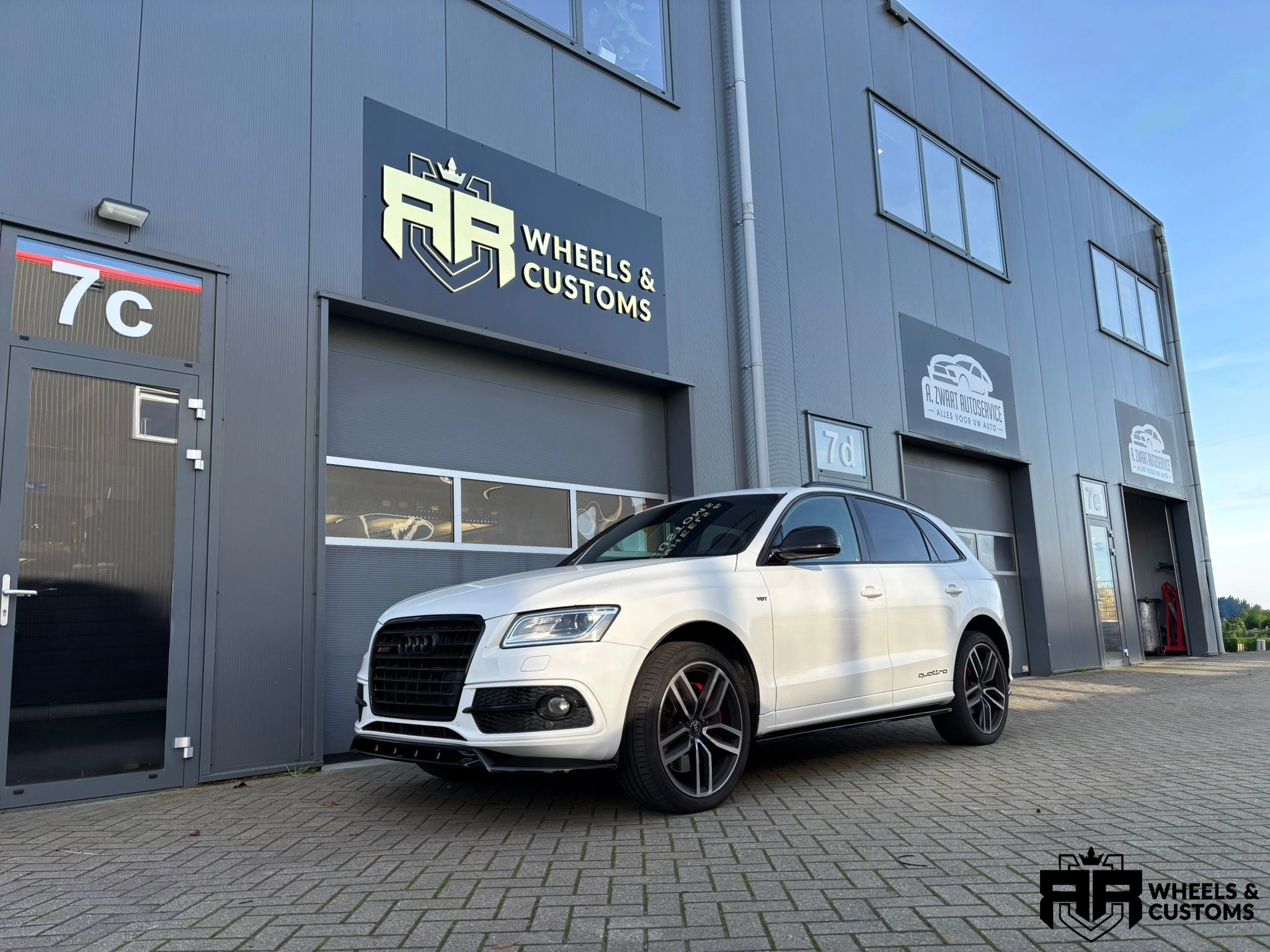 Audi SQ5 - Voorzien van Maxton Design onderdelen