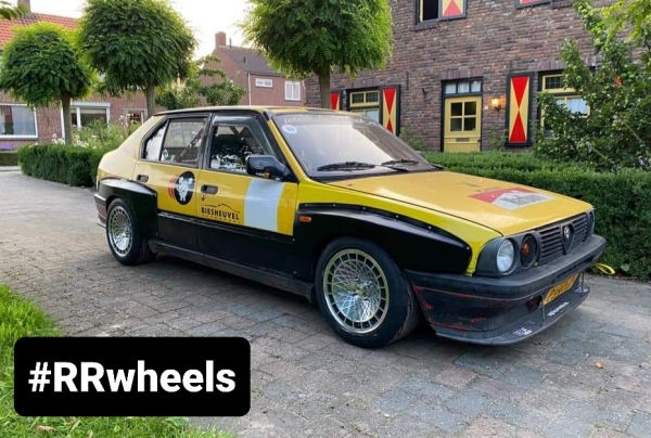 Alfa romeo 33 voorzien van 15 inch 4x100 Stuttgart - ST7 - Gun Metal Machined Face. Schitterende en Alfa romeo 33 voorzien van 15 inch 4x100 Stuttgart - ST7 - Gun Metal Machined Face. Schitterende en 