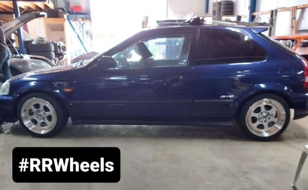 Honda Civic EK met nieuwe 16 inch JF Luxury velgen. 16 inch 4x100 / 114,3 7.5J ET35 met 205 45 16 banden.